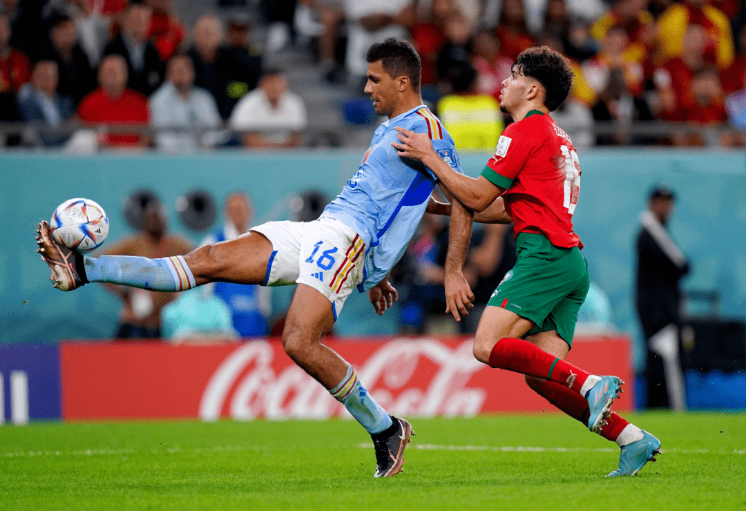 里昂力克摩洛哥，迪马利亚扛起全队