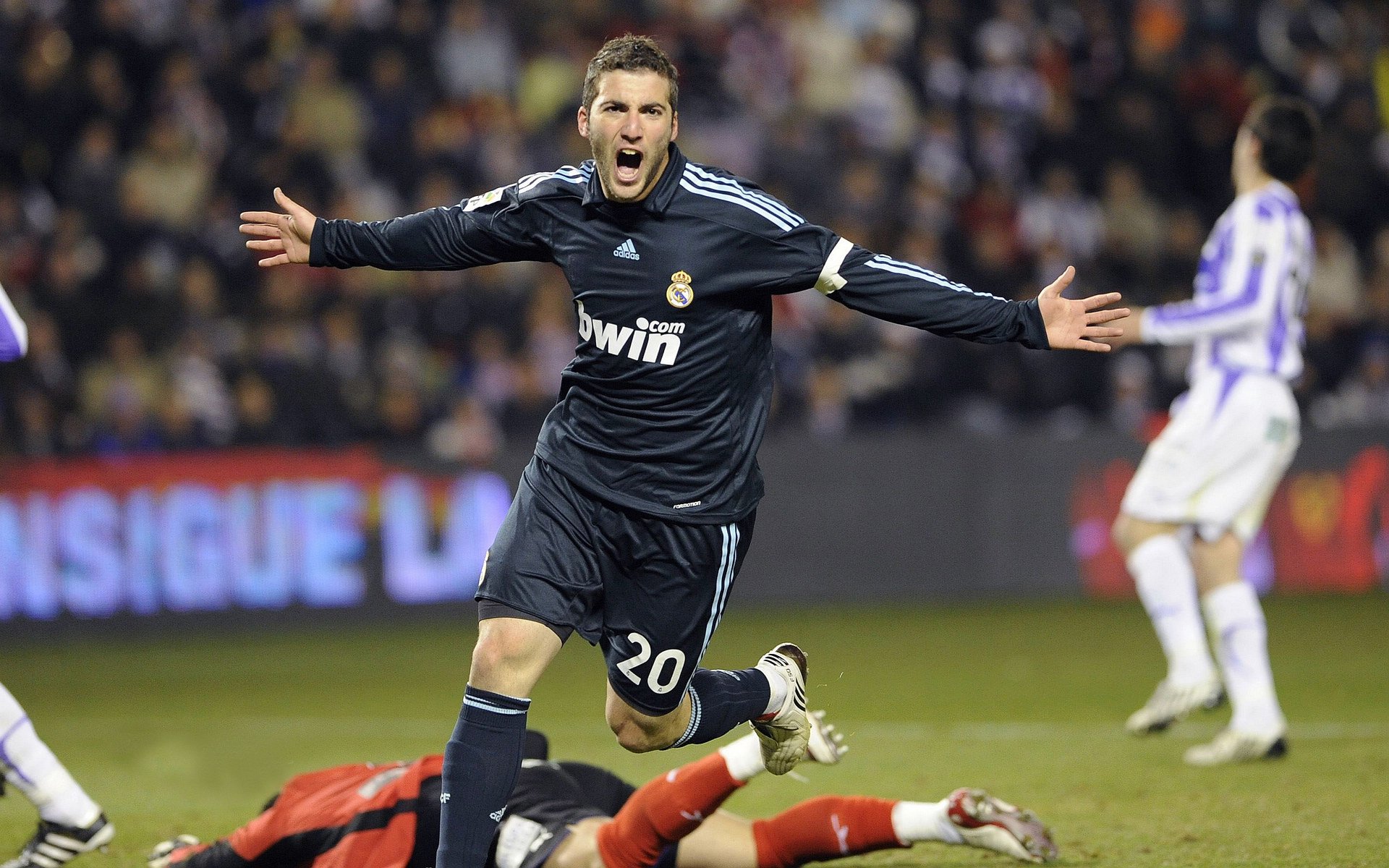 开云体育在线-斯通斯进攻端无人可挡，日本打穿阿森纳，当战术革命撕碎百年傲慢